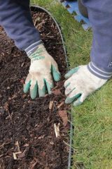 b_edge_smart-edging_system-bera_bv-installation-step-3-400x600