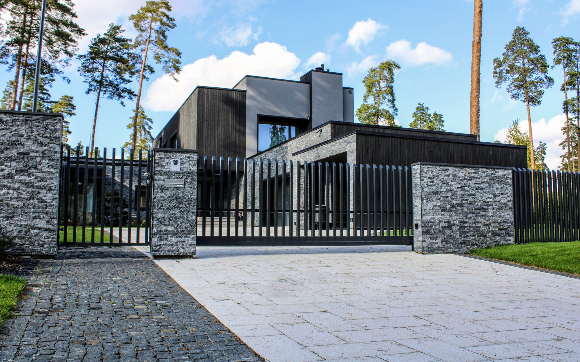 Brikers_AariusHaljastus_sillutised_tänavakivid